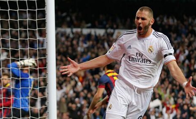 Kế tục vai trò của Raul và Ronaldo, "trọng pháo" khai hỏa nhiều nhất ở các trận El Clasico trong đội hình Los Blancos hiện tại chính là Karim Benzema (9 bàn). Benzema 23 tuổi ở ngày 10/12/2011, trong lần đầu pháo kích tại El Clasico.