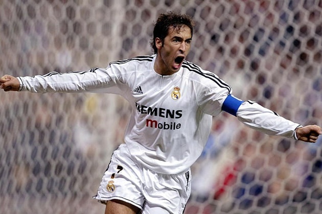 Trước CR7, Real cũng sở hữu 1 sát thủ khác khiến Barca phải khiếp đảm - Raul Gonzalez. "Chúa nhẫn" lập công ở El Clasico khi mới 18 tuổi (ngày 30/09/1995) và chạm ngưỡng thành tích 15 bàn thắng vào lưới kình địch.
