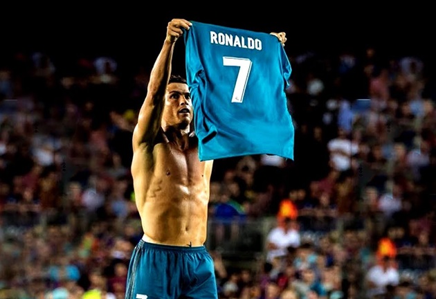 Tuy vậy sau đó, siêu sao Bồ Đào Nha đã trở thành cơn ác mộng thật sự, gieo rắc kinh hoàng lên hàng thủ Blaugrana mỗi khi đối đầu. Tổng số lần Ronaldo buộc các thủ thành Barca phải vào lưới nhặt bóng lên đến con số 18.