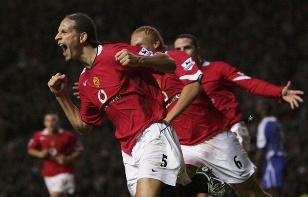 Trung vệ: Rio Ferdinand. Không có gì quá bất ngờ bởi Ferdinand luôn được xem như một trong những trung vệ hay nhất của Premier League.