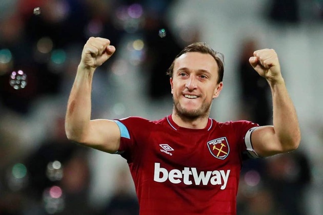 Mark Noble (West Ham United). "Quý ngài West Ham" là biệt danh các fan đặt cho tiền đạo đã trải qua 16 năm thi đấu ở Đông London, sắp có lần thứ 500 thi đấu cho The Hammers.