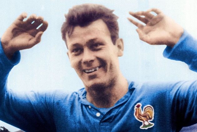 Máy làm bàn thú vị nhất trong lịch sử các vòng chung kết World Cup có lẽ là Just Fontaine. Chỉ cần đúng 6 trận cầu ở kỳ World Cup 1958, trụ cột tuyển Pháp khi ấy đã nã vào lưới các đối thủ đến 13 lần.