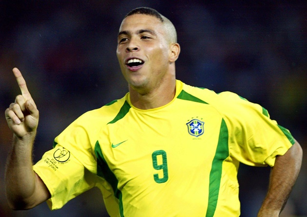 2. Ronaldo De Lima. "Người ngoài hành tinh" đóng góp 15 pha lập công cho Brazil và cùng Selecao 2 lần thống trị bóng đá thế giới.