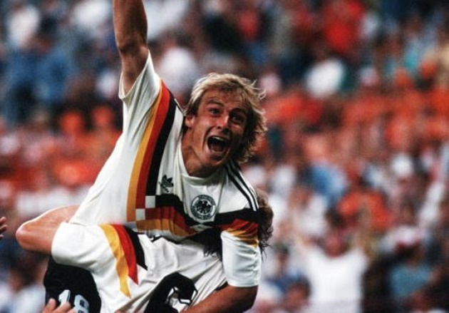 Xếp thứ 7 là "Sát thủ Đức" Jurgen Klinsmann (11 bàn), người sau này dẫn dắt ĐTQG quê hương.
