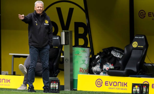 Dẫn trước 4 bàn trắng, HLV Lucien Favre lần lượt trao cơ hội góp mặt cho Jadon Sancho hay Mario Gotze. Những nỗ lực của Schalke trong những phút cuối không mang lại kết quả, chung cuộc tỷ số 4-0 được giữ nguyên đến hết trận. Đại thắng derby, Dortmund gây sức ép lên ngôi đầu của Bayern Munich.