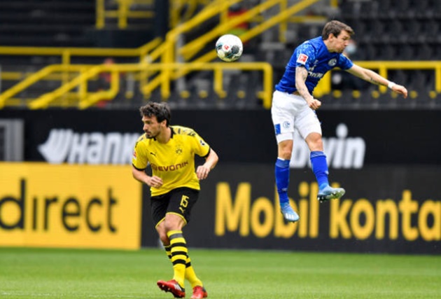 Ngay ngày đầu tiên sau thời gian dài chờ đợi, người hâm mộ đã được thưởng thức trận derby vùng Ruhr giàu cảm xúc giữa Borussia Dortmund và Schalke 04.