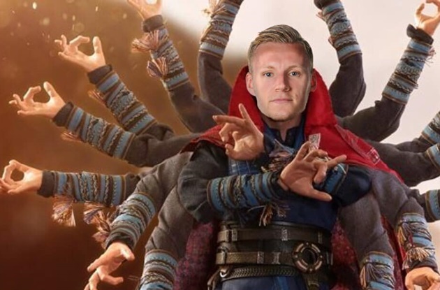 Bất chấp Arsenal thảm bại, Bernd Leno vẫn là cái tên chói sáng. Thủ thành người Đức liên tiếp có những pha cứu thua ấn tượng xuyên suốt 90 phút.