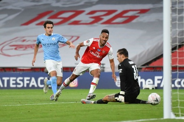 Aubameyang bùng nổ.