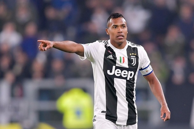 Ở Serie A, trụ cột Juventus - Alex Sandro cũng có giá trị tương tự.