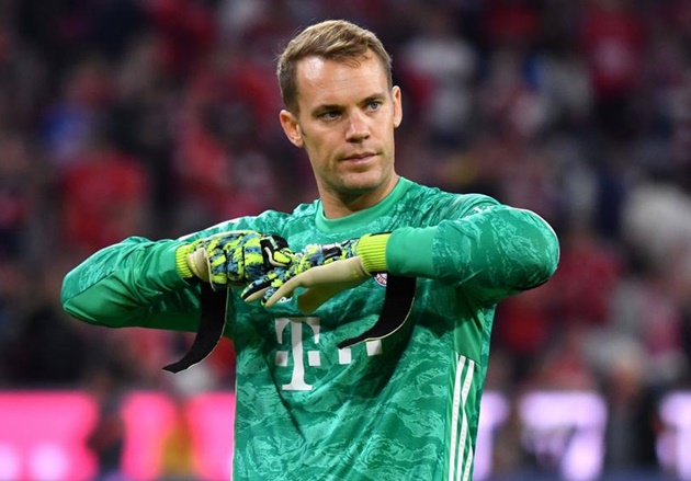 Trong khung gỗ, Bayern Munich quyết định bỏ 30 triệu euro để thuyết phục Schalke 04 nhả Manuel Neuer - phi vụ đáng giá đến từng xu với bản lĩnh và tài năng đặc biệt của thủ quân tuyển Đức.