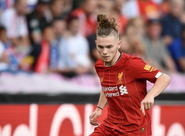 Việc tam tấu Mohamed Salah - Sadio Mane - Roberto Firmino nhiều khả năng không góp mặt sẽ mang đến cơ hội cho ngôi sao sinh năm 2003 - Harvey Elliott
