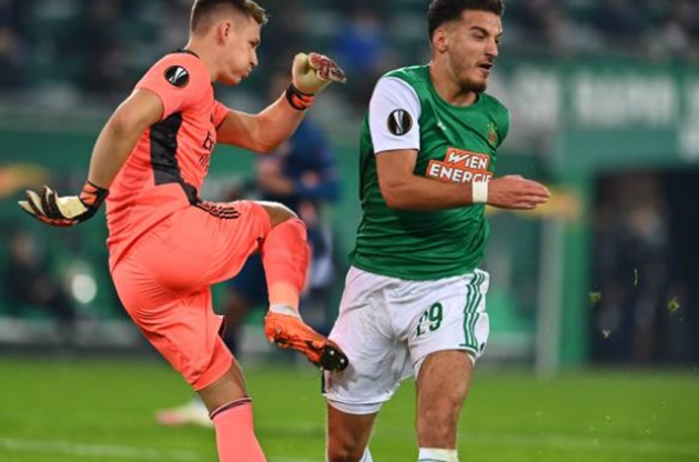 Ngay trước pha lập công của Aubameyang, "thảm họa" trận này - Leno thêm 1 lần khiến người hâm mộ đội nhà thót tim với tình huống phối hợp thiếu ăn ý cùng Luiz. May mắn Fountas đã sút bóng ra ngoài.