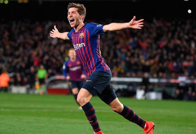 Bên hành lang phải là Sergi Roberto, do Dani Carvajal chưa hẹn ngày trở lại.