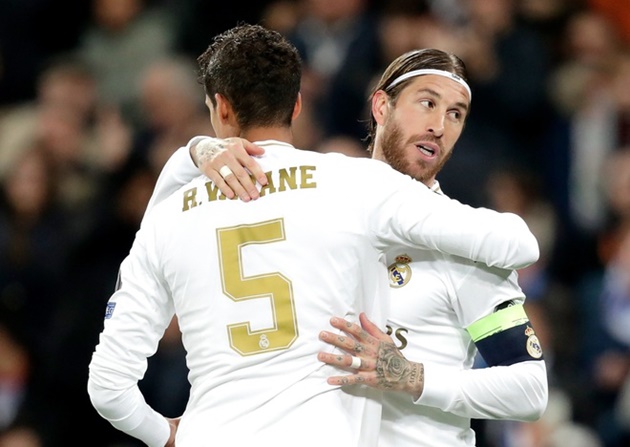 Sergio Ramos đã sẵn sàng tái xuất sau chấn thương. Đội trưởng Real cùng đối tác Raphael Varane vẫn chắc chắn hơn cặp trung vệ Pique - Clement Lenglet phía Barcelona.