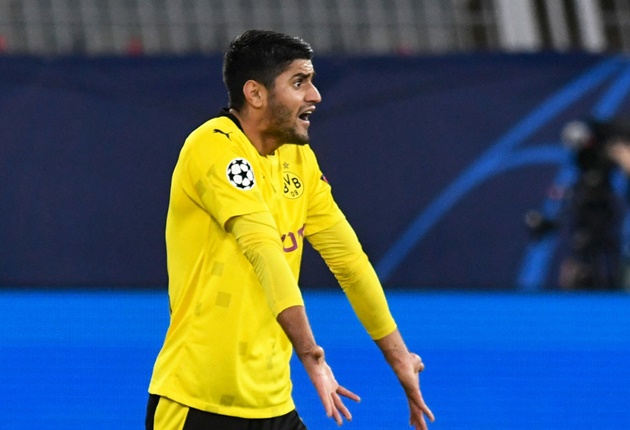 2 đội rời sân nghỉ giữa trận mà không có bàn thắng nào được ghi. Sang hiệp 2, Mahmoud Dahoud tung cú sút xa khó chịu nhưng vẫn chưa thể lập công.