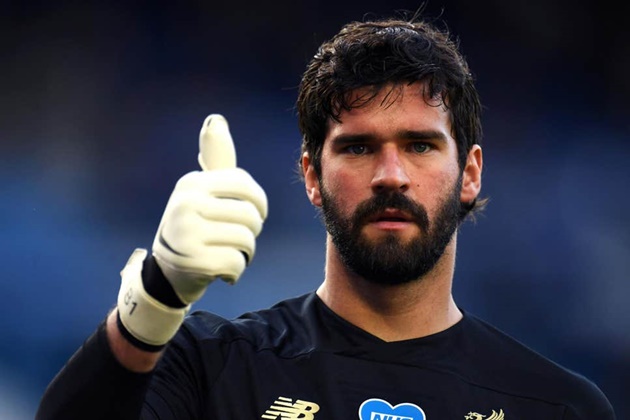 Dù đều tài năng trong khung gỗ nhưng xét về tổng thể, Alisson Becker vẫn trội hơn đồng đội trên tuyển Brazil - Ederson Moraes.
