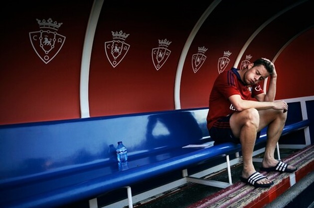 CA Osasuna là CLB trải qua mạch không thắng ở giải VĐQG dài thứ 10 trong thế kỷ 21. 21 trận toàn hòa và thua khiến đội bóng này phải nhận vé xuống hạng sau La Liga 2016/17.
