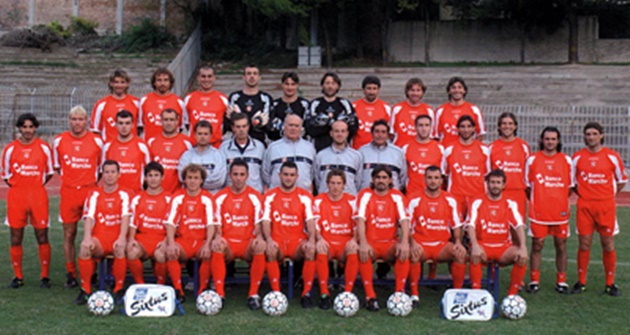 Không may mắn như Perugia, AC Ancona đứng bét bảng Serie A 2003/04 với vỏn vẹn 13 điểm, sau mạch không thắng 28 trận.
