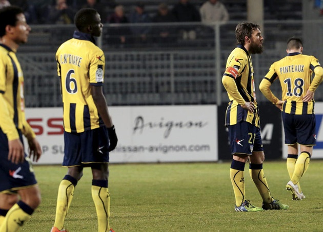 Không thắng 23 trận liên tiếp, AC Arles-Avignon đành ngậm ngùi xếp cuối BXH Ligue 1 2010/11.