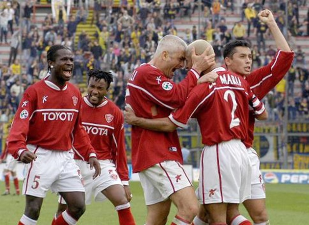 AC Perugia Calcio đã đứng dậy kịp thời để kịp trụ lại hạng đấu số 1 nước Ý, bất chấp từng hòa và thua đến 26 trận liền từ mùa 2002/03 sang mùa 2003/04.