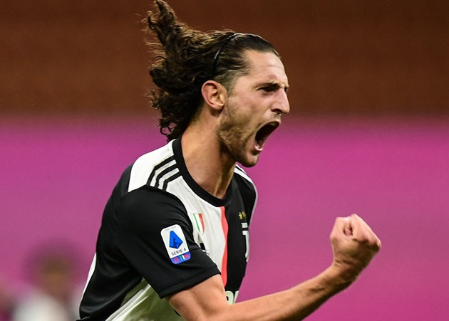 Bắt cặp cùng De Jong là Adrien Rabiot. Không phải 2 đồng đội tiếng tăm hơn là Arthur Melo và Aaron Ramsey, "kẻ nổi loạn" tại Paris Saint-Germain mùa trước mới là tiền vệ trung tâm được HLV Andrea Pirlo trọng dụng nhất từ đầu mùa.