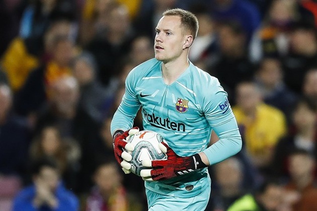Trong khung gỗ, Marc-Andre ter Stegen của các vị khách tỏ ra nhỉnh hơn Wojciech Szczesny của đội chủ nhà.