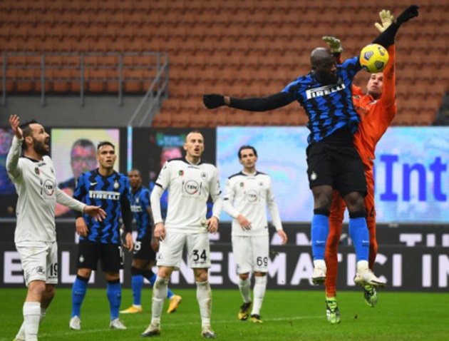 Xuyên suốt hiệp 1, Lukaku cùng các đồng đội không ghi được bất kỳ bàn thắng nào.
