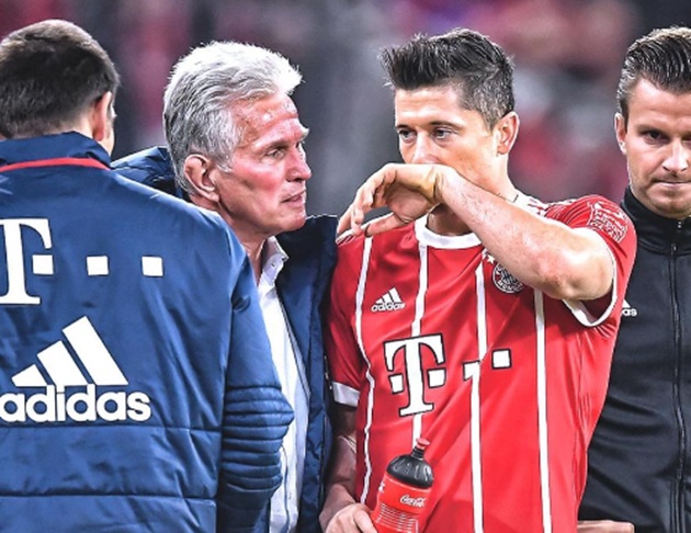 Dù HLV Bayern là ai, Lewandowski vẫn là đầu tàu hàng công.
