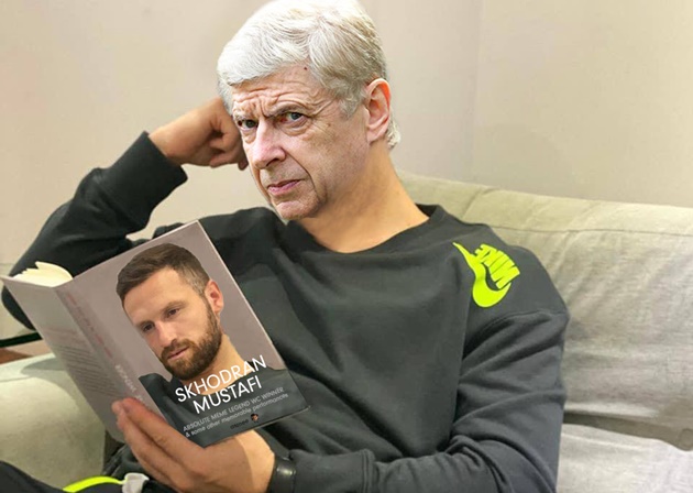Ngoài Ozil, 1 ngôi sao khác từ thời HLV Arsene Wenger là Shkodran Mustafi cũng sớm kết thúc giao kèo tại Emirates và hồi hương gia nhập Schalke 04.