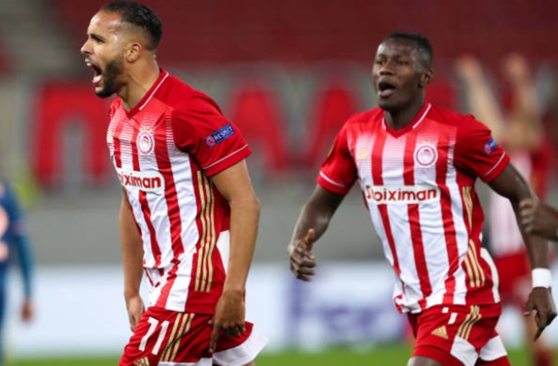 Youssef El-Arabi có duyên với mành lưới Arsenal.