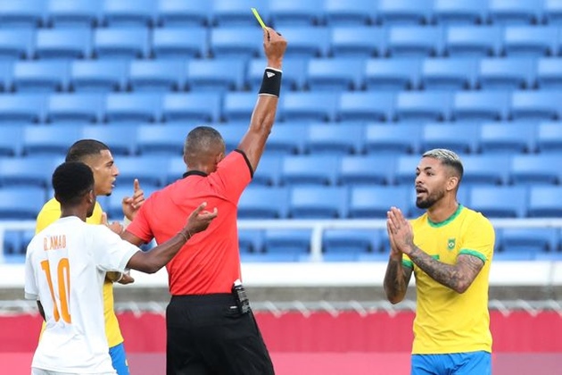 Brazil sớm hứng chịu tổn thất quân số.
