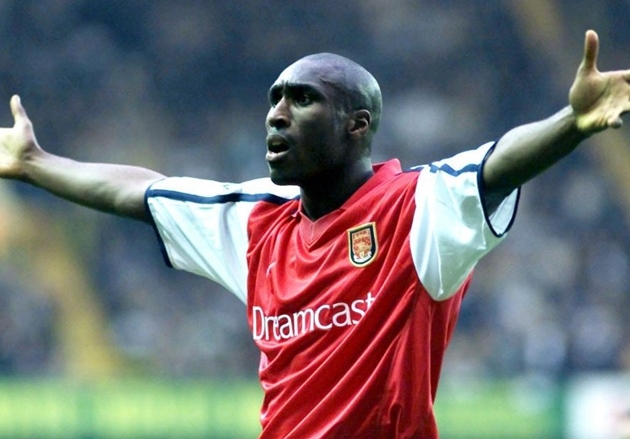 Campbell chọc giận không ít CĐV Tottenham.