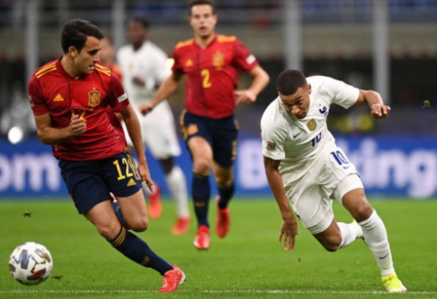Bàn thắng của Mbappe gây tranh cãi.
