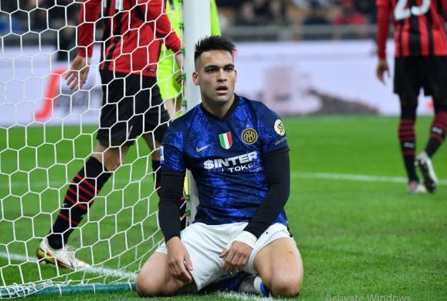 Đáng tiếc người lĩnh nhận trọng trách lần này là Lautaro Martinez lại bị thủ thành Ciprian Tatarusanu chặn đứng.