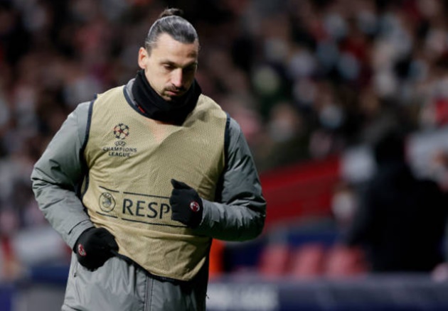 Zlatan Ibrahimovic được tung vào sân thay thế Giroud.