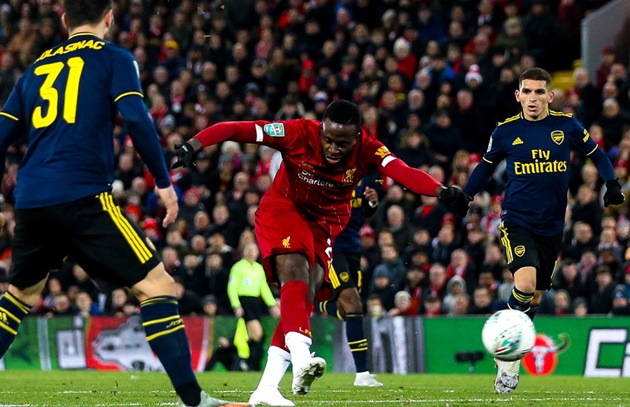 Chiến thắng Arsenal kịch tính của The Kop.