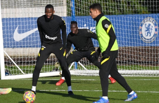 Tuchel rõ ràng cần chấn chỉnh hàng phòng ngự đang bỗng nhiên trở nên mong manh. Lần đầu tiên kể từ khi chiến lược gia người Đức tiếp quản băng ghế chỉ đạo, Chelsea thủng lưới 3 bàn trong 2 trận liên tiếp.