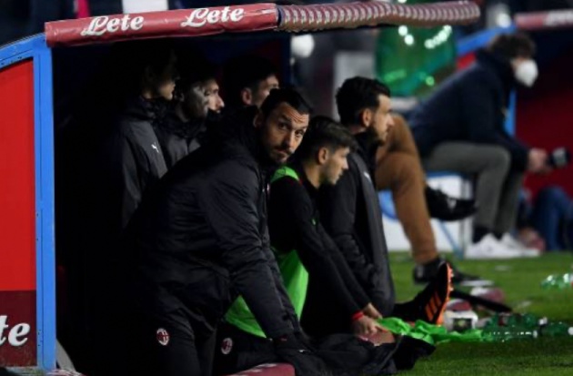 HLV Stefano Pioli quyết định xếp lão tướng Zlatan Ibarahimovic dự bị và giao vai trò lĩnh xướng hàng công trong đội hình xuất phát cho Olivier Giroud.
