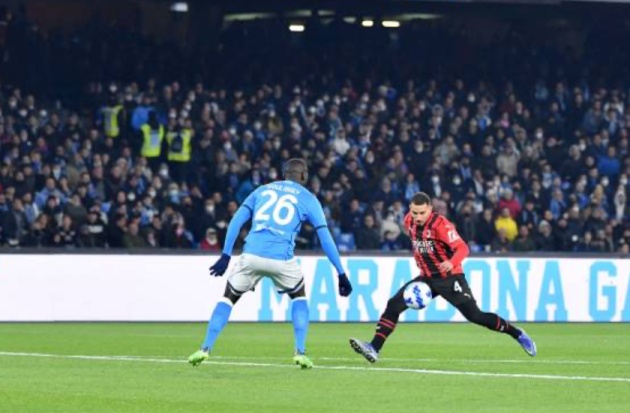 Ngoài bàn thắng của Giroud, tranh cãi còn xuất hiện trong 2 tình huống va chạm giữa Kalidou Koulibaly và Ismael Bennacer, cùng Fikayo Tomori và Victor Osimhen ở vòng cấm địa 2 đội. Tuy nhiên ở cả 2 pha bóng, trọng tài đều không cho đội nào hưởng phạt đền.