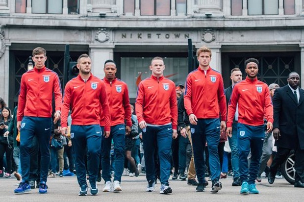 Ảnh bài viết Chưa đá EURO, Rooney đã vội lấy lòng đồng đội