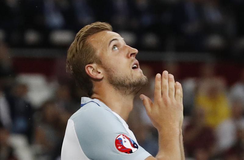 Ảnh bài viết Harry Kane đá phạt góc, người Anh ngơ ngác