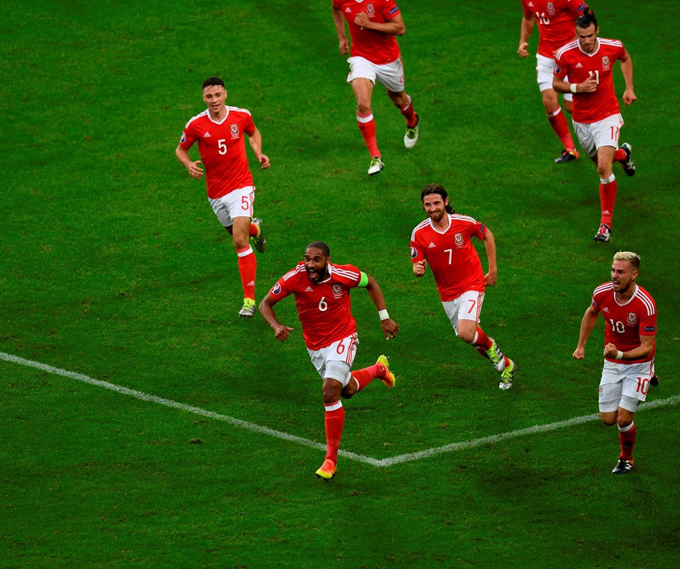 Ảnh bài viết Tái hiện Cruyff - turn, sao xứ Wales hiên ngang vào bán kết