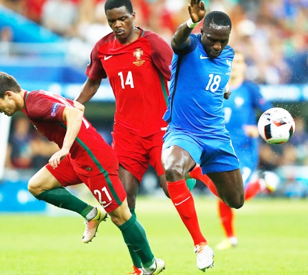 Ảnh bài viết Moussa Sissoko như 'lên đồng' trong trận chung kết EURO 2016