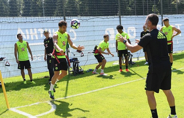 Ảnh bài viết Pedro, Fabregas cật lực tập luyện; quyết ghi điểm với Conte