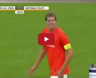 Ảnh bài viết Dirk Nowitzki bị Simone Zaza 'nhập', làm trò cười với pha sút penalty khó đỡ