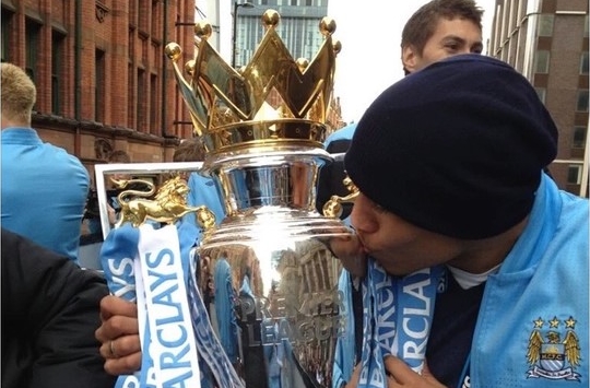 Ảnh bài viết Cựu sao Man City 'nhận vơ' cup của MU