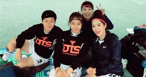 Ảnh bài viết Trận Việt Nam – Thái Lan “nóng sốt” vì... trọng tài quá xinh