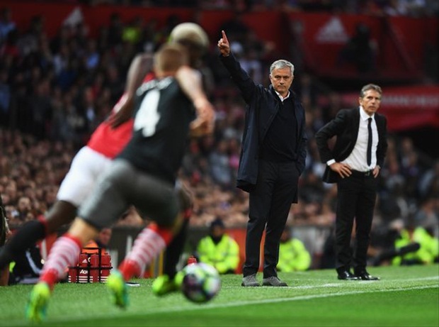 Ảnh bài viết Mourinho bất ngờ ca ngợi "đôi cánh" của Man United