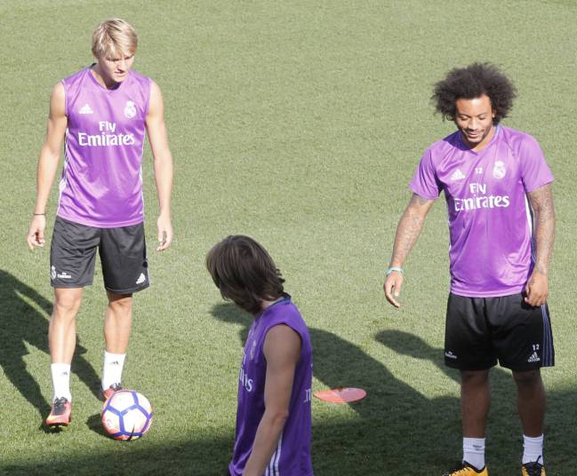 Ảnh bài viết Thần đồng Odegaard đối mặt tương lai u ám