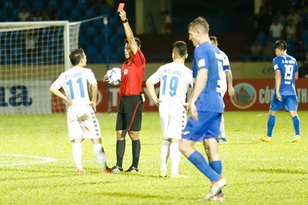 Ảnh bài viết Hà Nội T&T mất cả Bóng Vàng và Bóng Bạc trước trận cầu quyết định